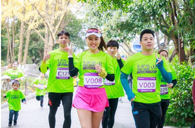 【图赏】奥运冠军来桂林两江四湖跟上百个家庭一起参加亲子慢跑赛