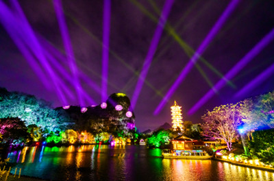 城墙光影秀：19:00-尾班船