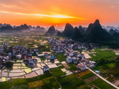 【两江四湖】来桂林旅游，带您领略明镜般的山水田园风光--会仙玻璃田！