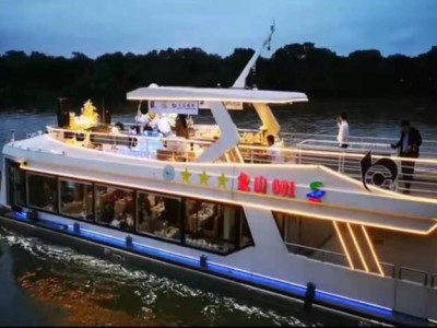 两江四湖景区打造特色夜游游船盛宴