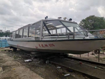 游船旧貌换新颜  喷漆改造迎创城