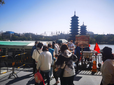 两江四湖浪漫三月季 女神节特惠活动现场火爆