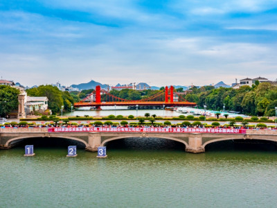 广西第十五届民族运动会 龙舟和独竹漂项目在两江四湖鸣锣开赛