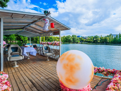 “月满赴桂林，泛舟赏中秋” 两江四湖中秋夜游特色新品特惠预售 最低199元可包船