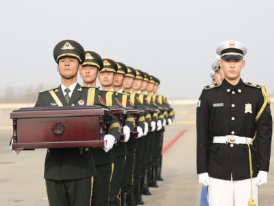 今天上午这6个瞬间，许多网友看哭了！