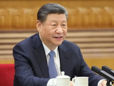 习近平向全国广大劳动群众致以节日祝贺和诚挚慰问