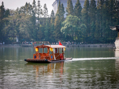 悠然轻舟 夜游四湖