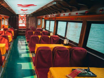 3.8节特惠活动票~夜游四湖主题船