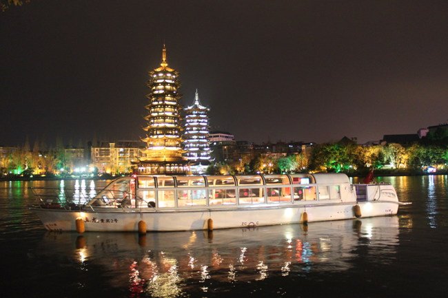 【湖北省游客特惠】夜游四湖豪华船（4月9日-30日）