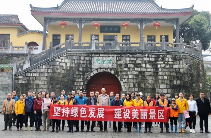 坚持绿色发展  建设美丽景区 ---“两旅”公司、两江四湖公司植树节活动