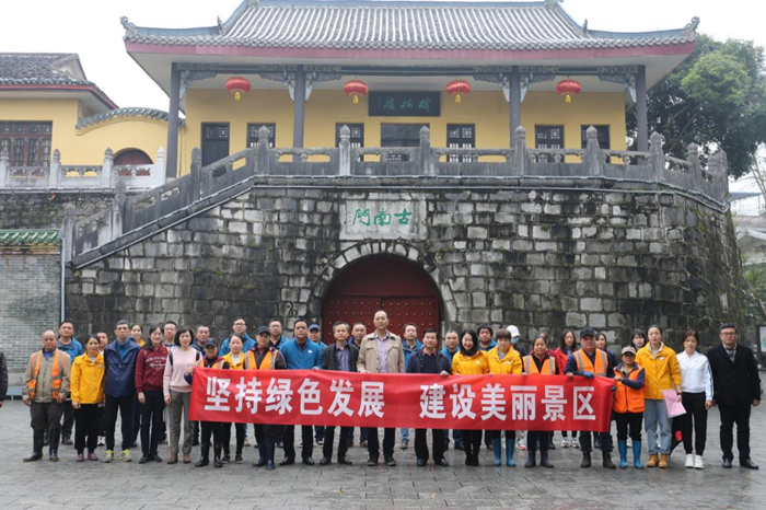 绿化景区环境，种植未来与希望