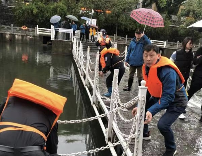 两江四湖公司开展多部门联动防汛演练
