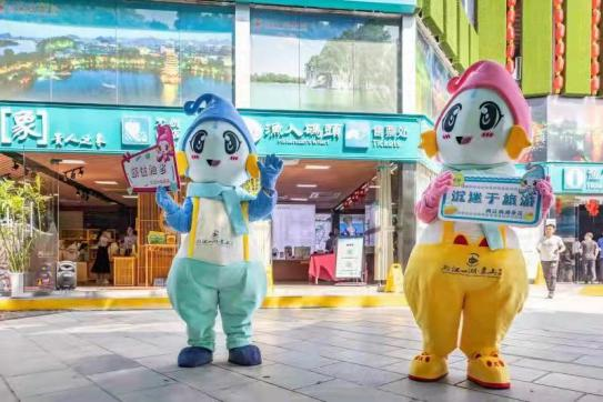 “萌主”导游驾到，两江四湖数万游客被圈粉！