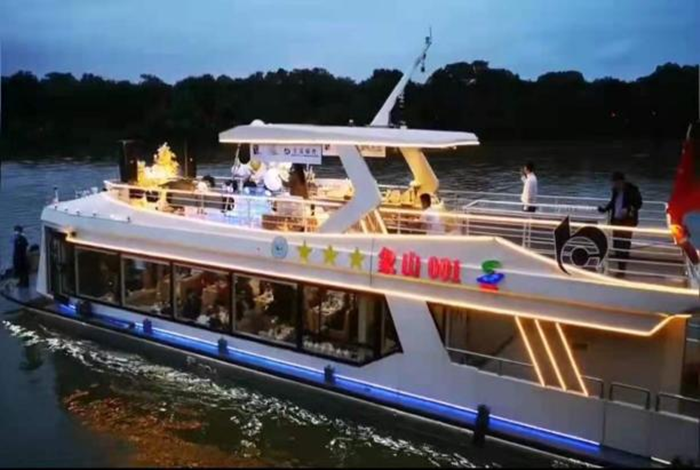 两江四湖景区打造特色夜游游船盛宴