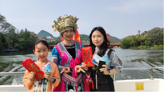两江四湖开展“三月三”乐游四湖活动——带游客体验歌圩节特色文化氛围