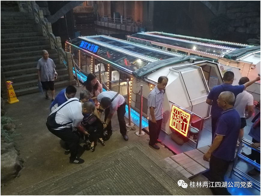 夜空中最亮的“星”------两江四湖公司持续奋战暑期经营接待工作