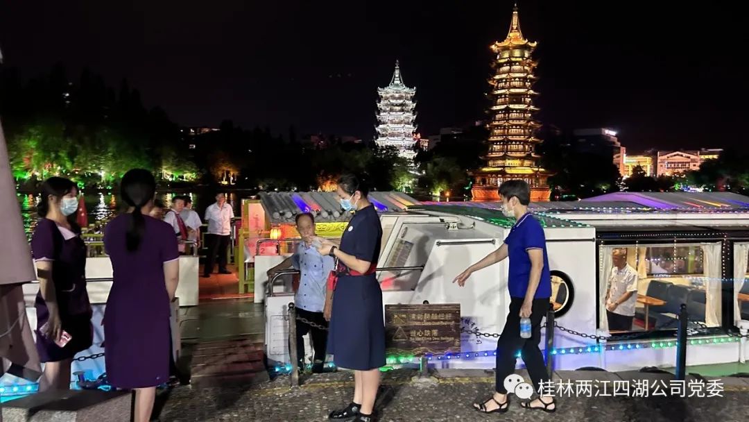 致敬！一线值守的你们------两江四湖公司持续奋战暑期经营接待工作