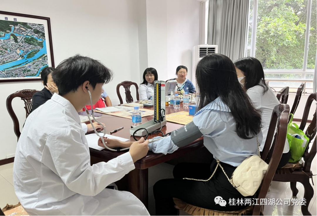 中医义诊送温暖 呵护健康惠民生------两江四湖公司开展为民办实事活动