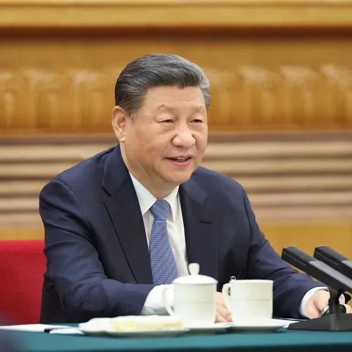 习近平向全国广大劳动群众致以节日祝贺和诚挚慰问
